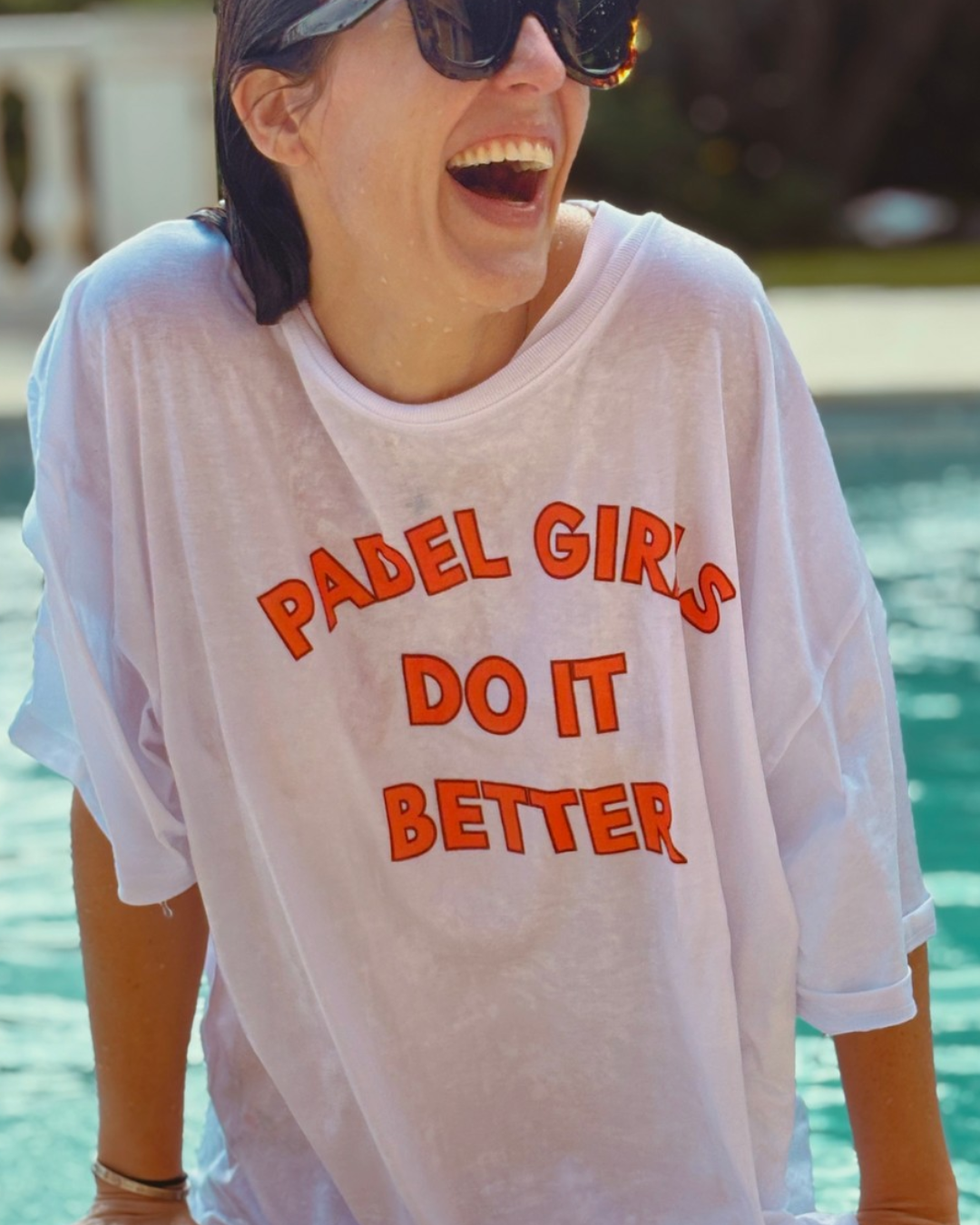 THE SISTERHÜD Girlfriend Padel Tee