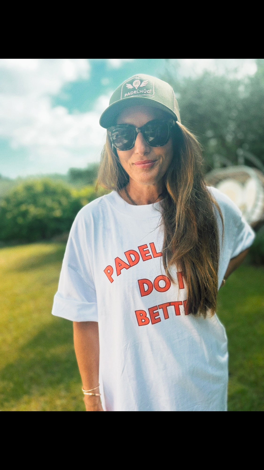 THE SISTERHÜD Girlfriend Padel Tee