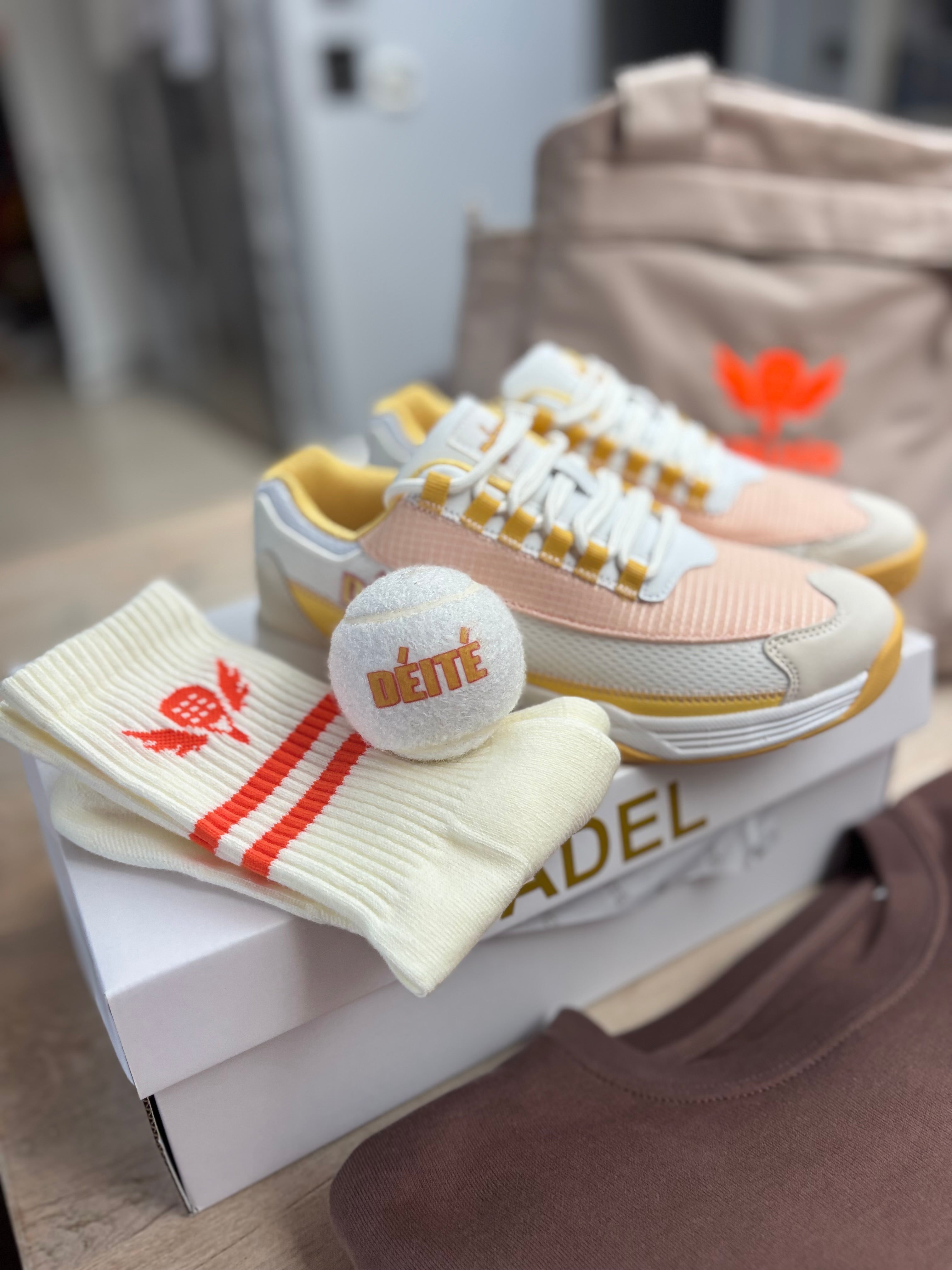 The Padelhüd Court and Padel Sock