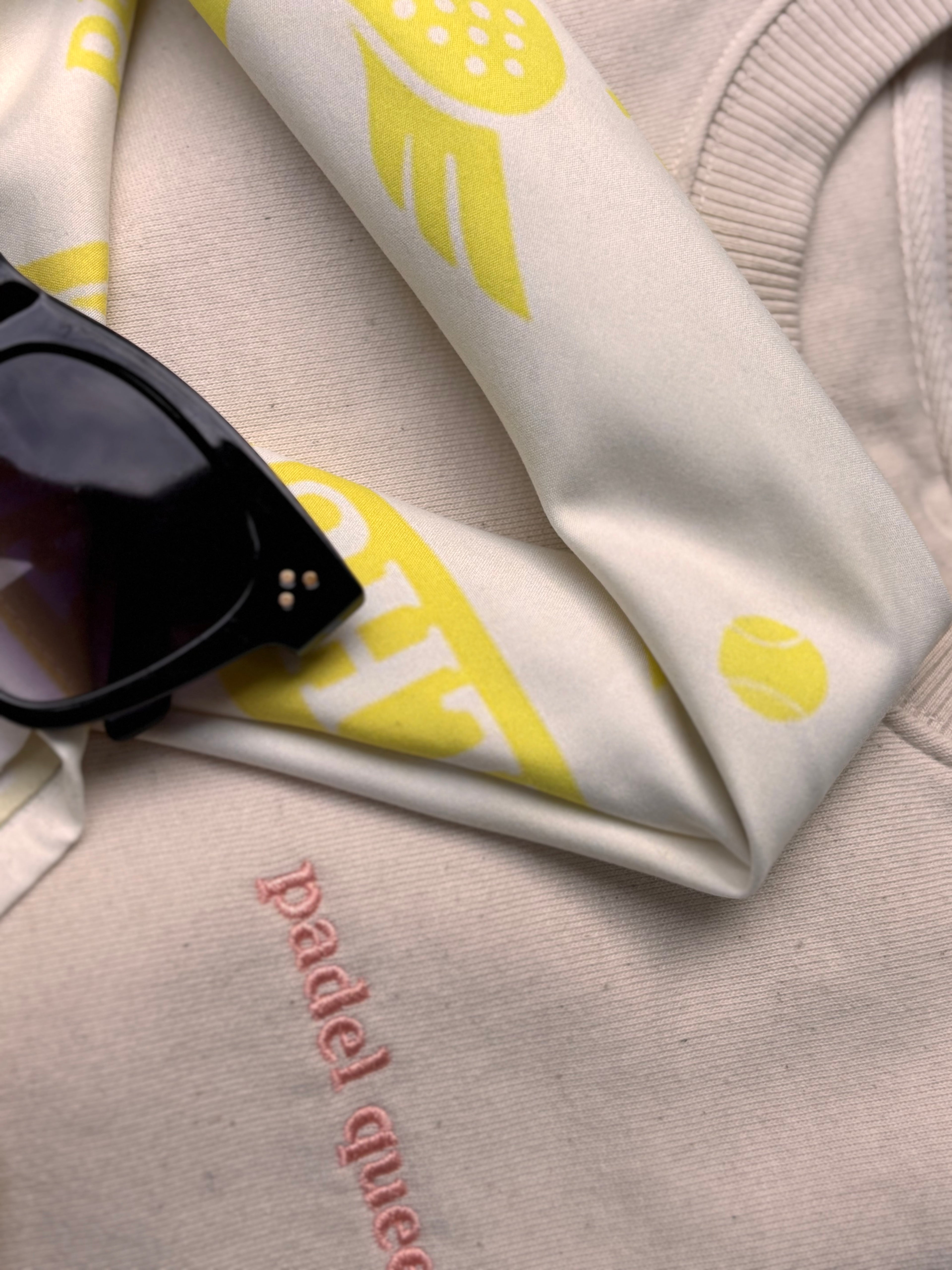 The Padelhüd Padel ‘Ben’ Dana – White with Pastel Neon Yellow