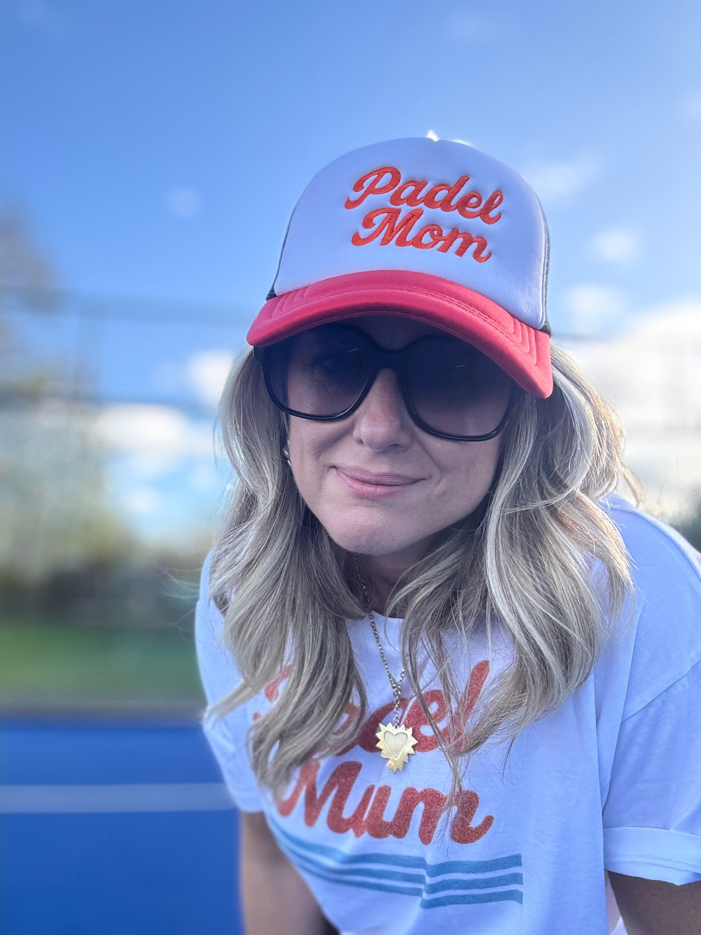 Padel Mom Padelhüd Tee  - US version