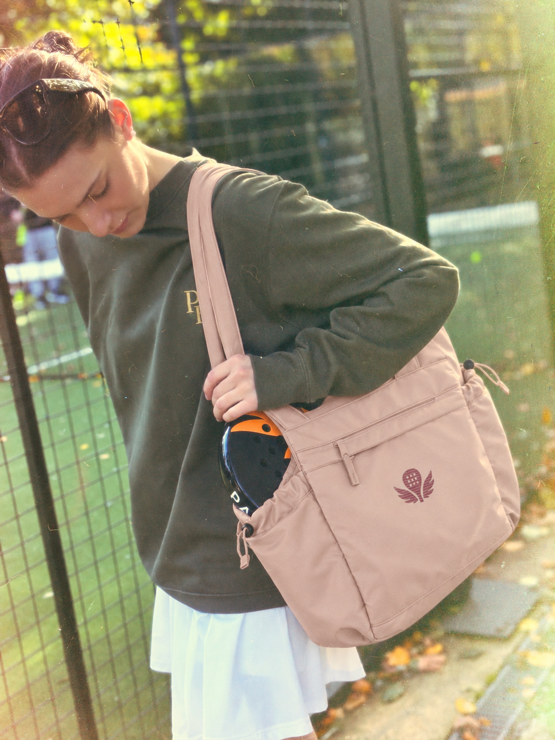 The padel bag she’ll take from the court to the café.

This padel tote bag is made for women who play: big enough for a racket, balls, a towel and a change of shoes, smart enough for the office. It’s water-resistant and wipe-clean, with a padded sleeve for a laptop up to 14 inches. The front carries the Padelhüd winged racket logo, embroidered in burgundy. The wings stand for support at hard moments, on court and off it.

A padel gift for her
If she plays padel, or has just started, this is a gift she’ll us